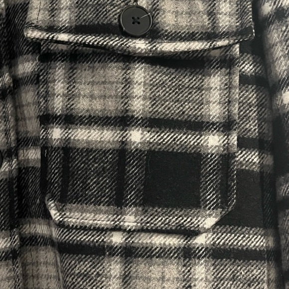 Women’s plaid lined shacket from Forever 21 - Picture 3 of 8